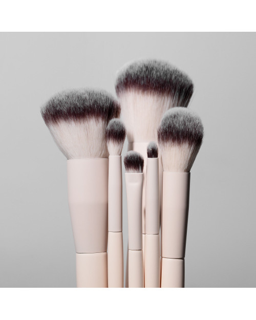 Set de Perii - INGLOT 40 YEARS OF CELEBRATING YOUR BEAUTY Set de Perii - INGLOT 40 YEARS OF CELEBRATING YOUR BEAUTY